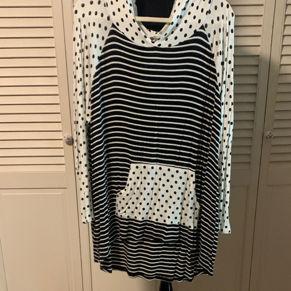 Black and White Striped Polka Dot Hoodie like new.  D1
